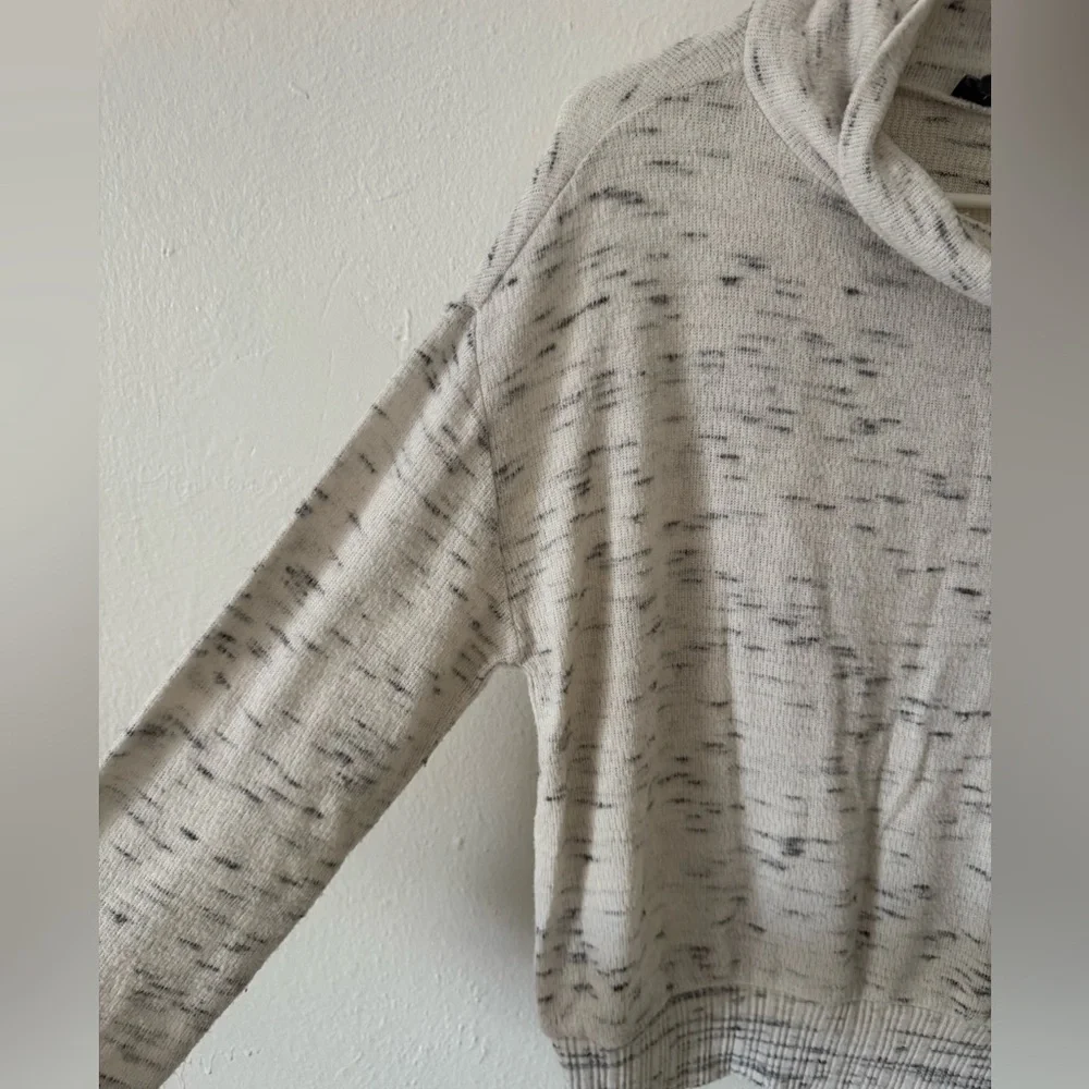 Anthropologie Sweater - Picture 4 of 7